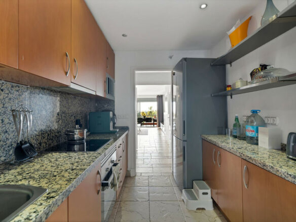 FOR SALE 🏡 Spacious Apartment in Gated Community – Benatalaya, Atalaya, Estepona