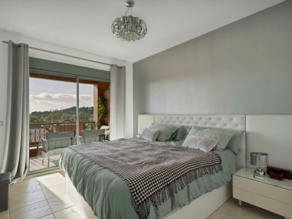 FOR SALE 🏡 Spacious Apartment in Gated Community – Benatalaya, Atalaya, Estepona