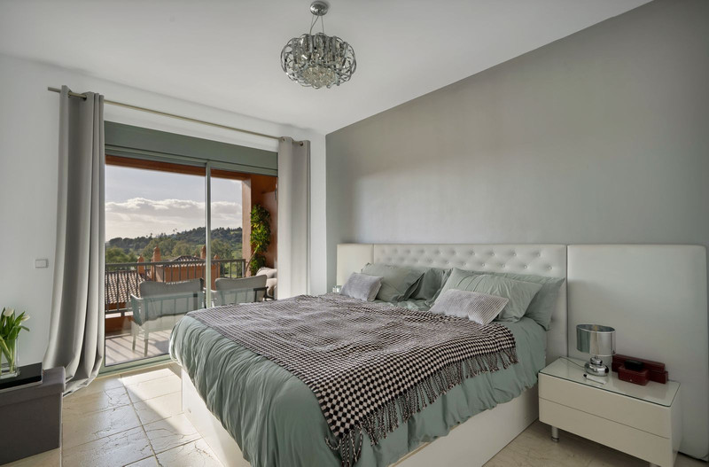 FOR SALE 🏡 Spacious Apartment in Gated Community – Benatalaya, Atalaya, Estepona