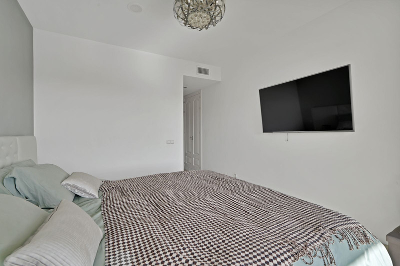 FOR SALE 🏡 Spacious Apartment in Gated Community – Benatalaya, Atalaya, Estepona