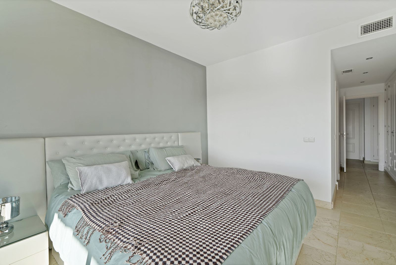FOR SALE 🏡 Spacious Apartment in Gated Community – Benatalaya, Atalaya, Estepona