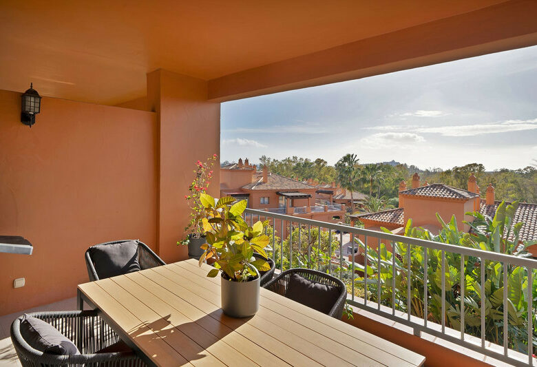 FOR SALE 🏡 Spacious Apartment in Gated Community – Benatalaya, Atalaya, Estepona