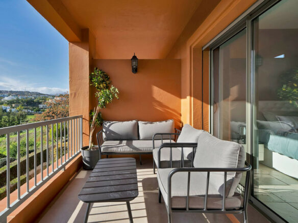 FOR SALE 🏡 Spacious Apartment in Gated Community – Benatalaya, Atalaya, Estepona