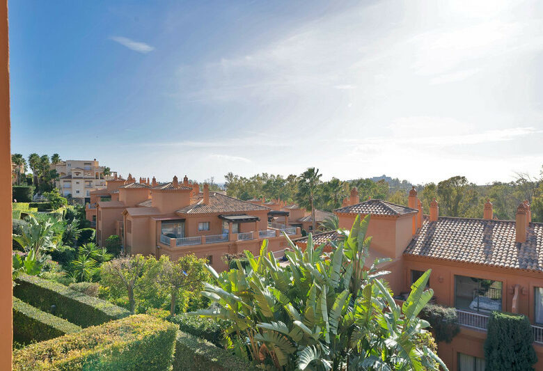 FOR SALE 🏡 Spacious Apartment in Gated Community – Benatalaya, Atalaya, Estepona