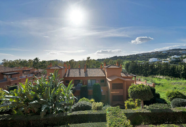 FOR SALE 🏡 Spacious Apartment in Gated Community – Benatalaya, Atalaya, Estepona