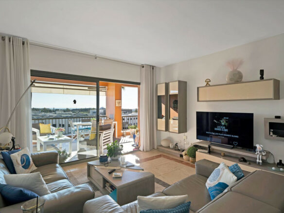FOR SALE 🏡 Elegant Two Bedroom Apartment – Benatalaya, Atalaya, Estepona