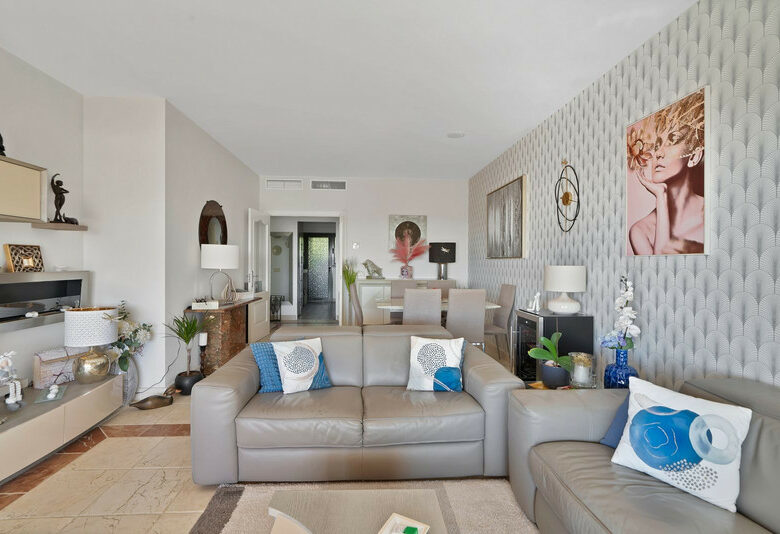 FOR SALE 🏡 Elegant Two Bedroom Apartment – Benatalaya, Atalaya, Estepona