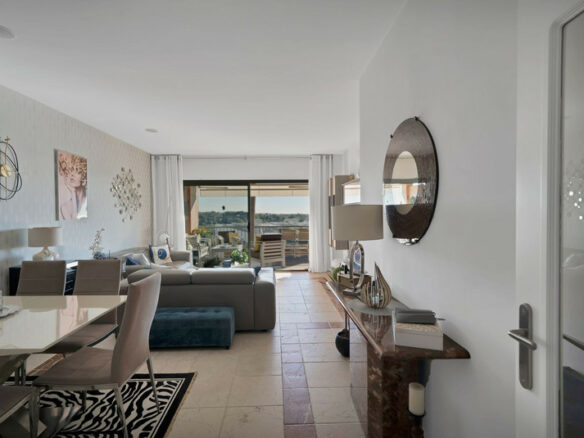 FOR SALE 🏡 Elegant Two Bedroom Apartment – Benatalaya, Atalaya, Estepona