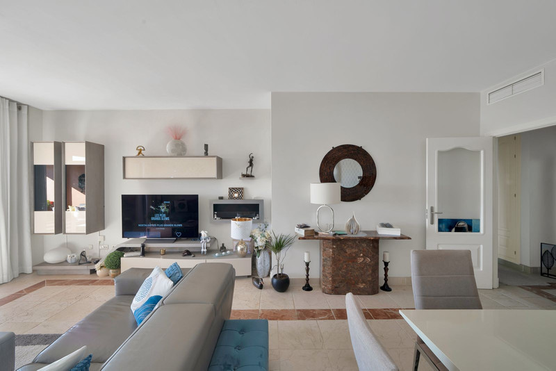 FOR SALE 🏡 Elegant Two Bedroom Apartment – Benatalaya, Atalaya, Estepona