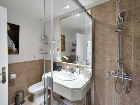 FOR SALE 🏡 Elegant Two Bedroom Apartment – Benatalaya, Atalaya, Estepona