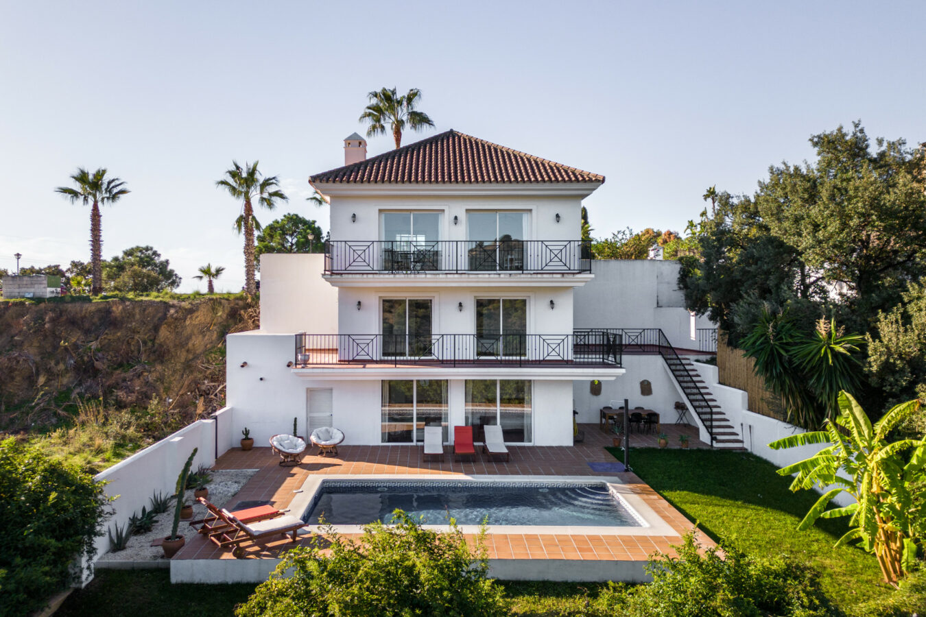 FOR SALE 🏡 Tranquil Three-Level Retreat with Pool and Sea Views – Estepona