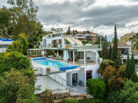 FOR SALE 🌟 🏡 Contemporary Luxury Villa with Heated Infinity Pool & Rooftop Lounge 🇪🇸 Nueva Andalucía, Marbella 🇪🇸