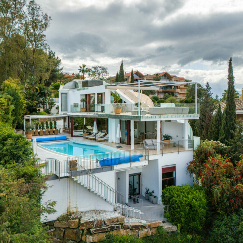 FOR SALE 🌟 🏡 Contemporary Luxury Villa with Heated Infinity Pool & Rooftop Lounge 🇪🇸 Nueva Andalucía, Marbella 🇪🇸