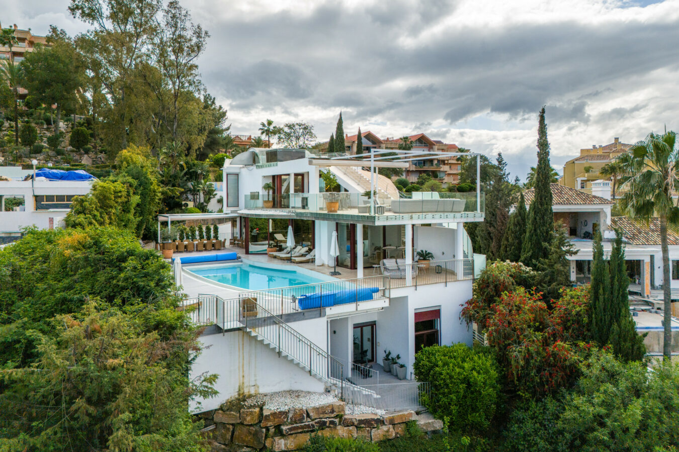 b86b1558-9498-4c49-9508-3707b5b4f322 FOR SALE 🌟 🏡 Contemporary Luxury Villa with Heated Infinity Pool & Rooftop Lounge 🇪🇸 Nueva Andalucía, Marbella 🇪🇸