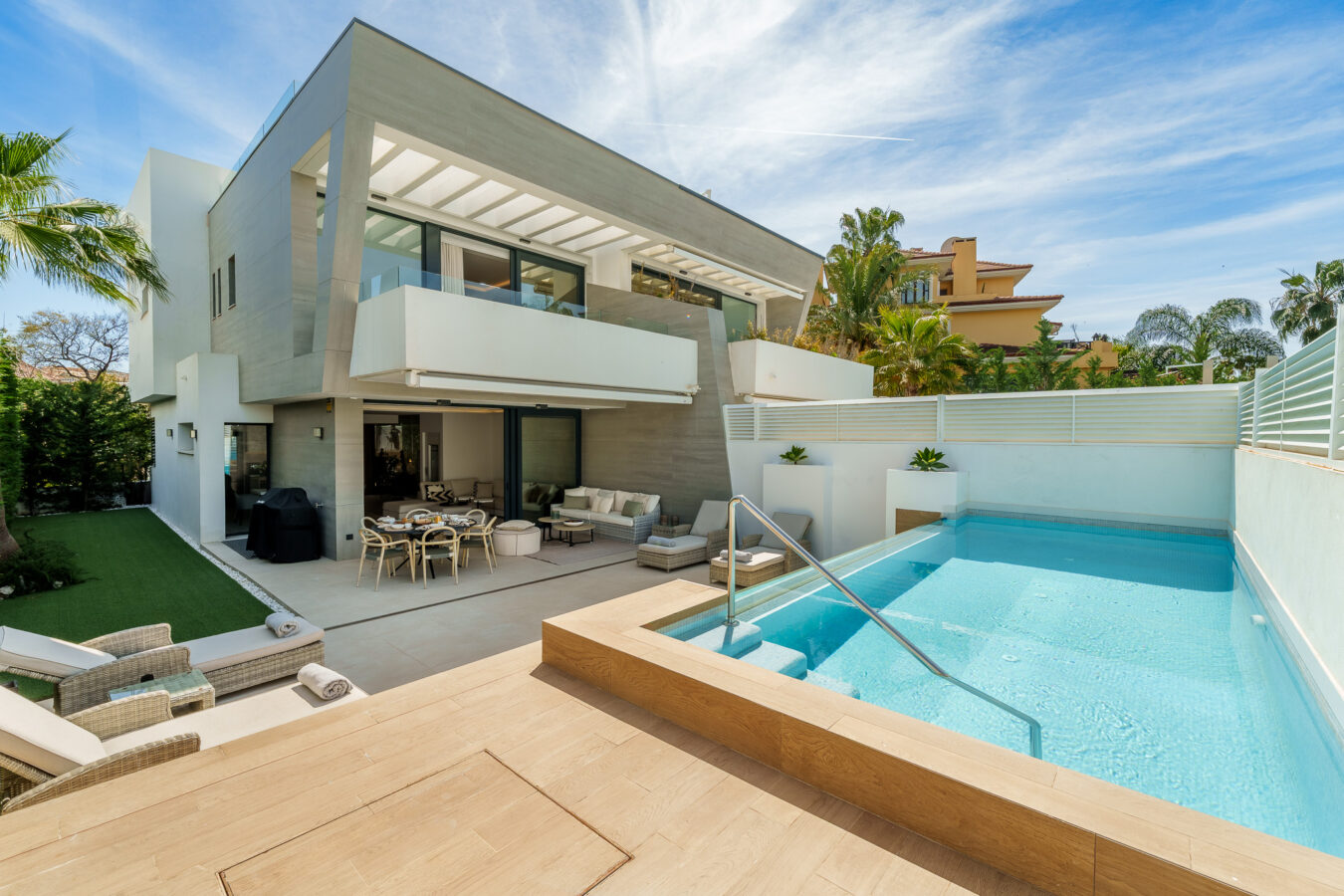 FOR SALE 🏡 Banus Bay Semi-Detached Villa – Nueva Andalucía, Marbella