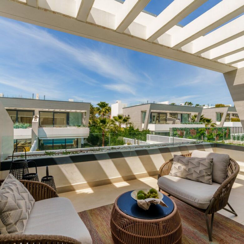 FOR SALE 🏡 Banus Bay Semi-Detached Villa – Nueva Andalucía, Marbella