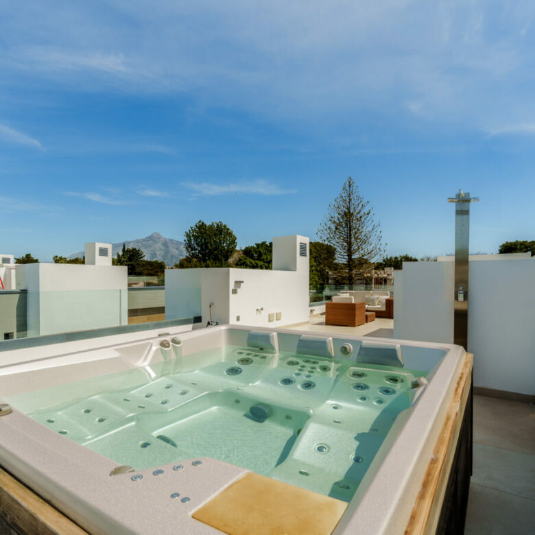 FOR SALE 🏡 Banus Bay Semi-Detached Villa – Nueva Andalucía, Marbella