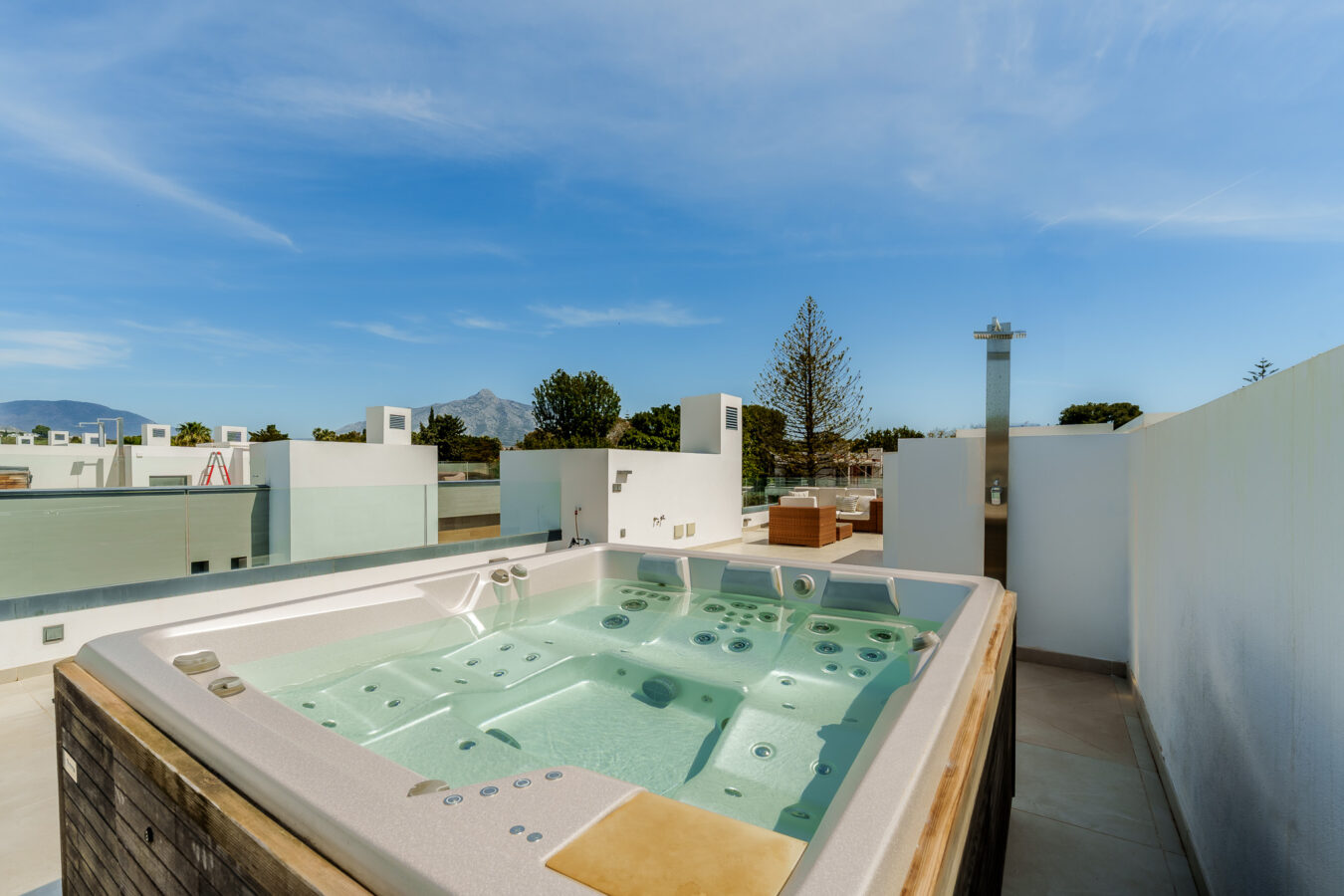 FOR SALE 🏡 Banus Bay Semi-Detached Villa – Nueva Andalucía, Marbella