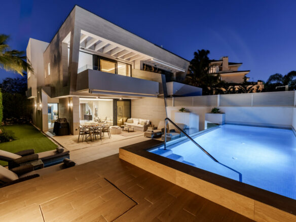 FOR SALE 🏡 Banus Bay Semi-Detached Villa – Nueva Andalucía, Marbella
