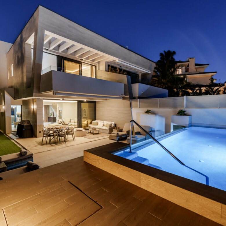 FOR SALE 🏡 Banus Bay Semi-Detached Villa – Nueva Andalucía, Marbella