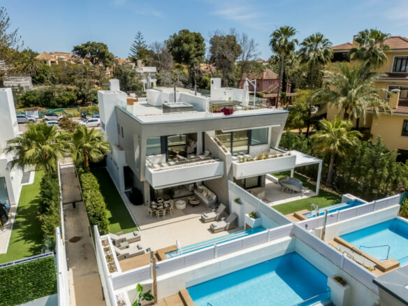 FOR SALE 🏡 Banus Bay Semi-Detached Villa – Nueva Andalucía, Marbella