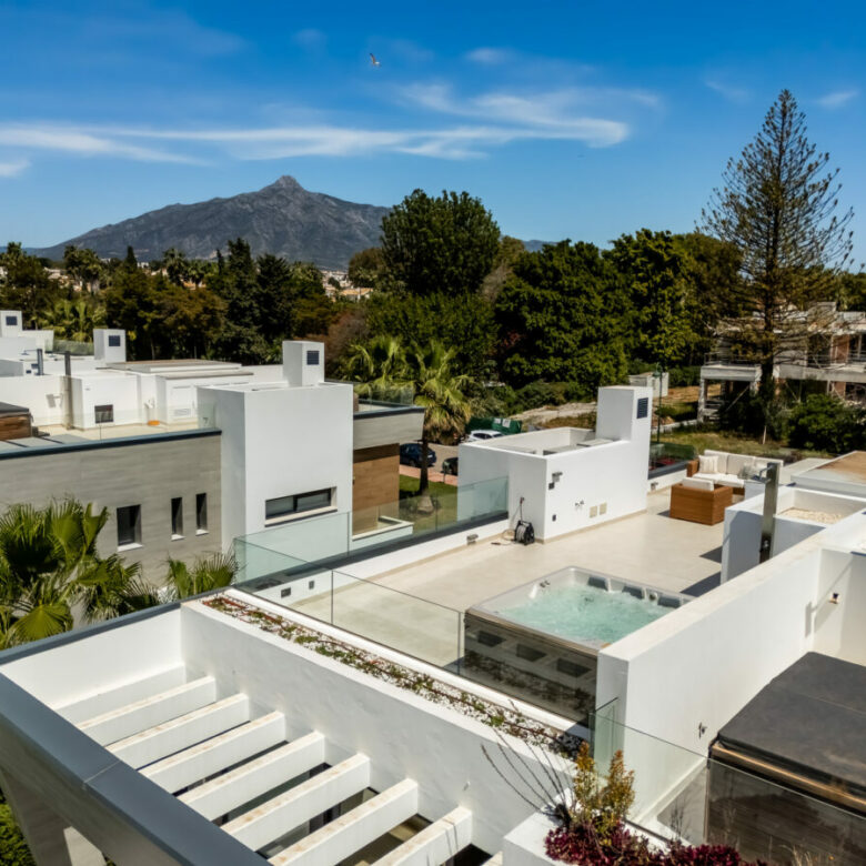 FOR SALE 🏡 Banus Bay Semi-Detached Villa – Nueva Andalucía, Marbella