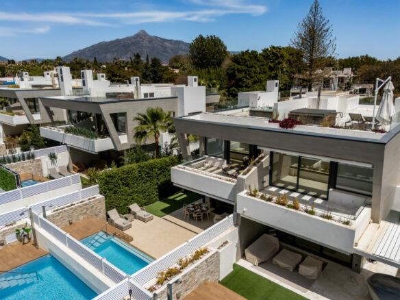 FOR SALE 🏡 Banus Bay Semi-Detached Villa – Nueva Andalucía, Marbella