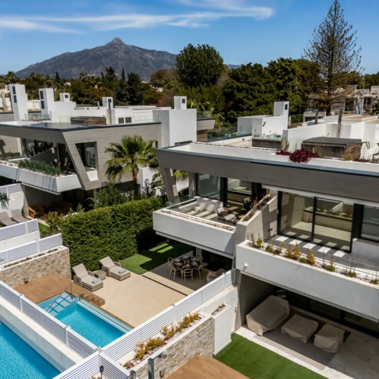 FOR SALE 🏡 Banus Bay Semi-Detached Villa – Nueva Andalucía, Marbella
