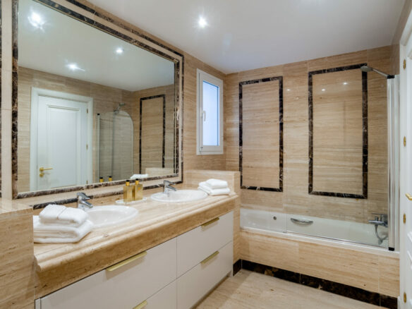 FOR SALE 🏡 Renovated Ground-Floor Apartment with Direct Pool Access – Sierra Blanca, Golden Mile, Marbella