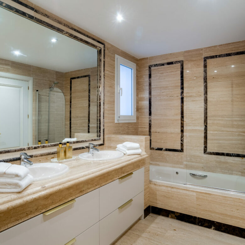 FOR SALE 🏡 Renovated Ground-Floor Apartment with Direct Pool Access – Sierra Blanca, Golden Mile, Marbella