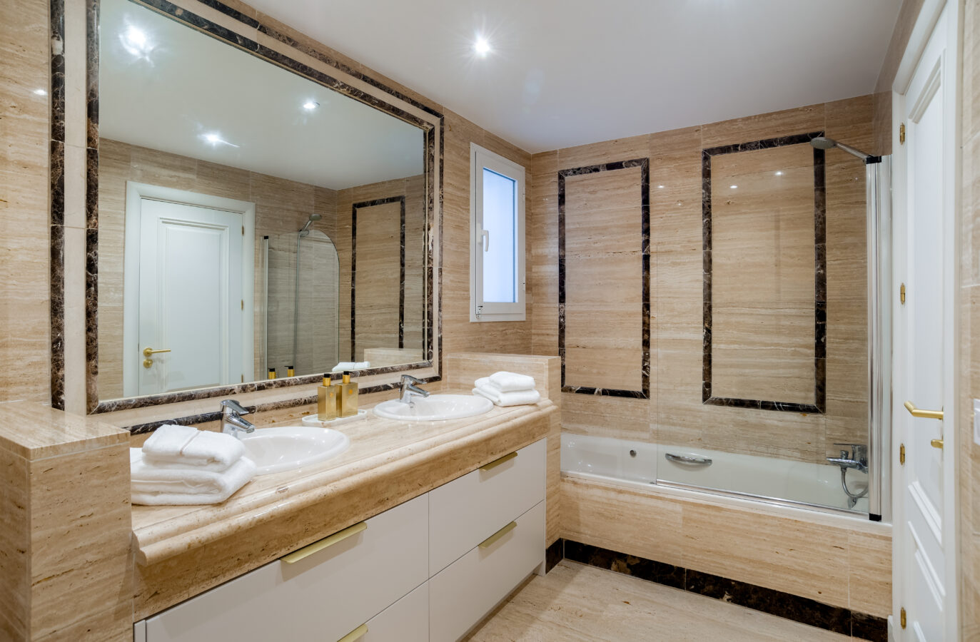 FOR SALE 🏡 Renovated Ground-Floor Apartment with Direct Pool Access – Sierra Blanca, Golden Mile, Marbella