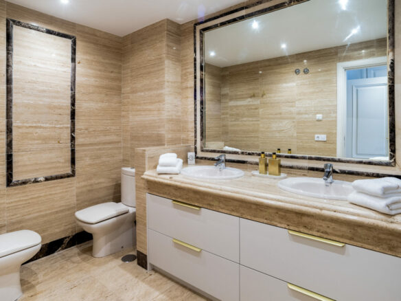 FOR SALE 🏡 Renovated Ground-Floor Apartment with Direct Pool Access – Sierra Blanca, Golden Mile, Marbella