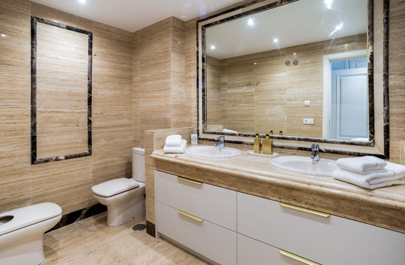 FOR SALE 🏡 Renovated Ground-Floor Apartment with Direct Pool Access – Sierra Blanca, Golden Mile, Marbella