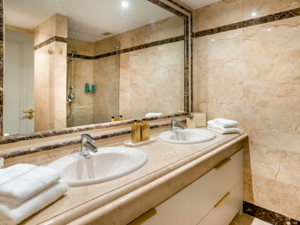 FOR SALE 🏡 Renovated Ground-Floor Apartment with Direct Pool Access – Sierra Blanca, Golden Mile, Marbella