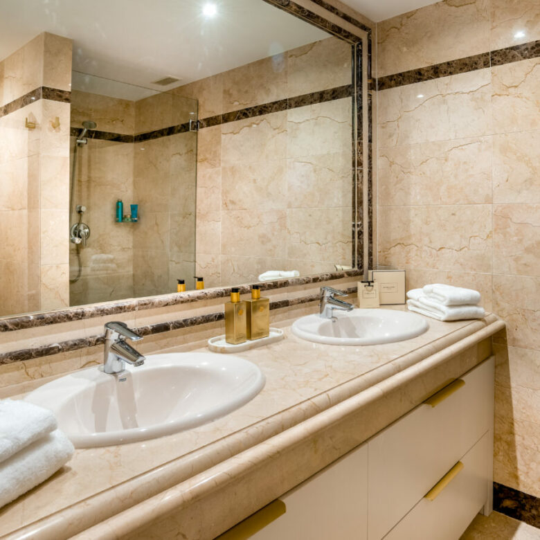FOR SALE 🏡 Renovated Ground-Floor Apartment with Direct Pool Access – Sierra Blanca, Golden Mile, Marbella