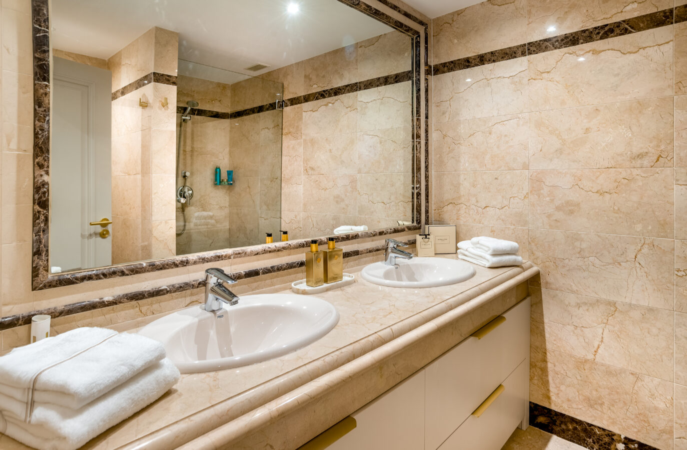 FOR SALE 🏡 Renovated Ground-Floor Apartment with Direct Pool Access – Sierra Blanca, Golden Mile, Marbella