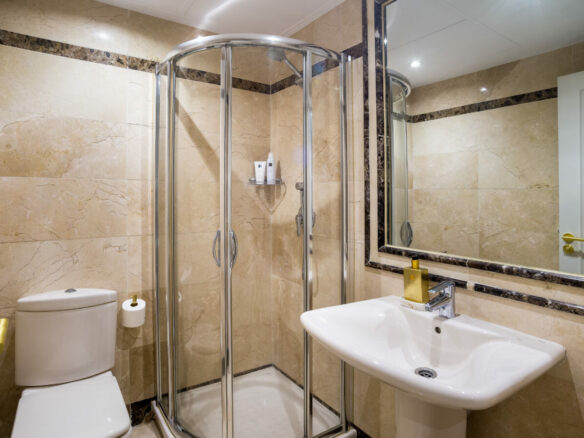 FOR SALE 🏡 Renovated Ground-Floor Apartment with Direct Pool Access – Sierra Blanca, Golden Mile, Marbella