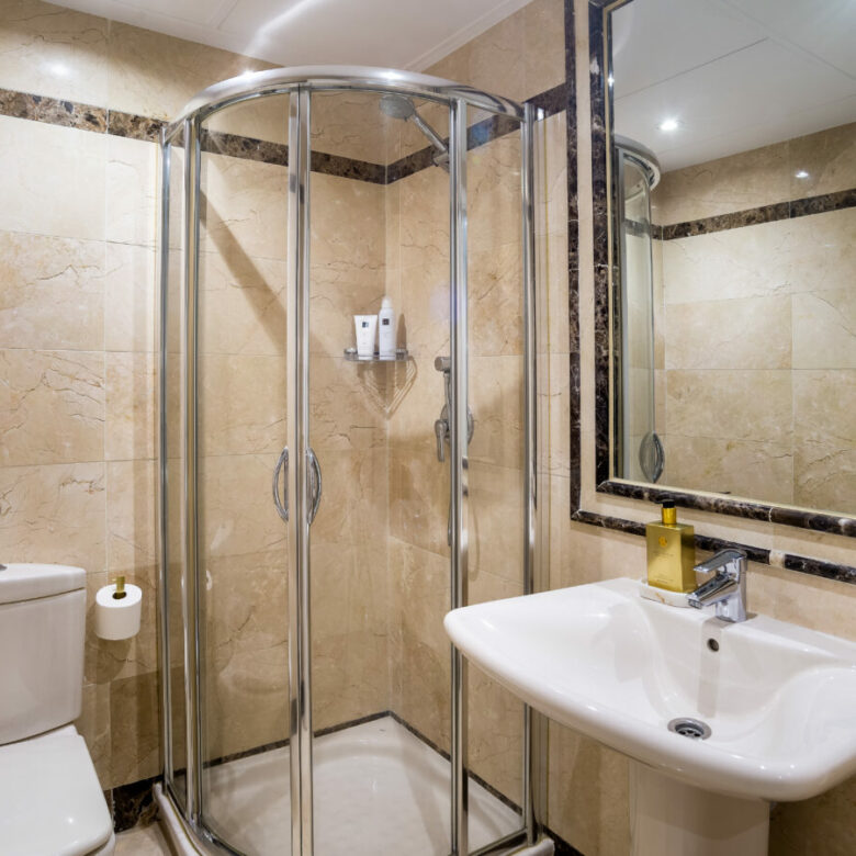 FOR SALE 🏡 Renovated Ground-Floor Apartment with Direct Pool Access – Sierra Blanca, Golden Mile, Marbella