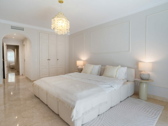 FOR SALE 🏡 Renovated Ground-Floor Apartment with Direct Pool Access – Sierra Blanca, Golden Mile, Marbella