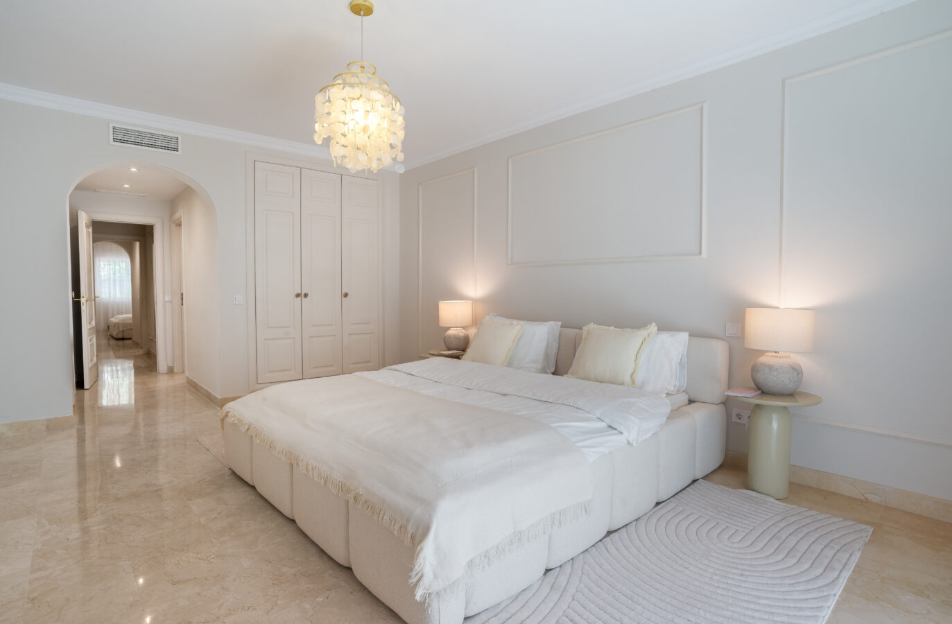 FOR SALE 🏡 Renovated Ground-Floor Apartment with Direct Pool Access – Sierra Blanca, Golden Mile, Marbella