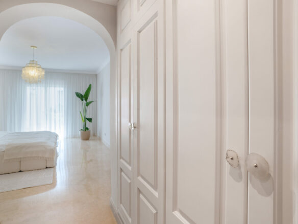 FOR SALE 🏡 Renovated Ground-Floor Apartment with Direct Pool Access – Sierra Blanca, Golden Mile, Marbella