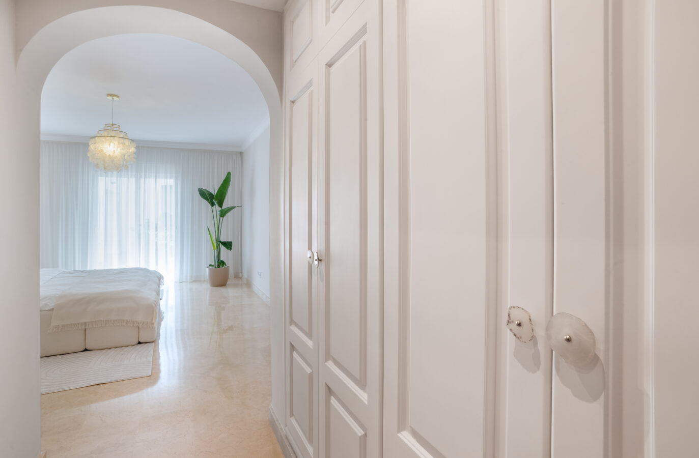 FOR SALE 🏡 Renovated Ground-Floor Apartment with Direct Pool Access – Sierra Blanca, Golden Mile, Marbella