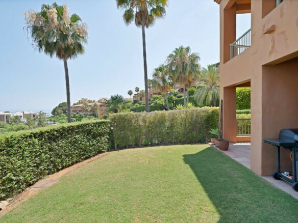 FOR SALE 🏡 Ground Floor Garden Apartment – Benatalaya, Atalaya, Estepona