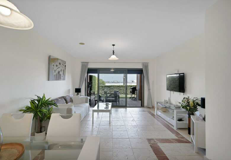 FOR SALE 🏡 Ground Floor Garden Apartment – Benatalaya, Atalaya, Estepona