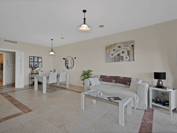 FOR SALE 🏡 Ground Floor Garden Apartment – Benatalaya, Atalaya, Estepona