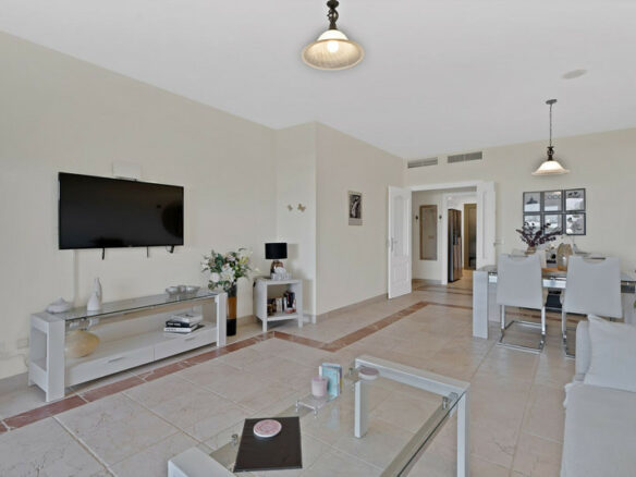 FOR SALE 🏡 Ground Floor Garden Apartment – Benatalaya, Atalaya, Estepona