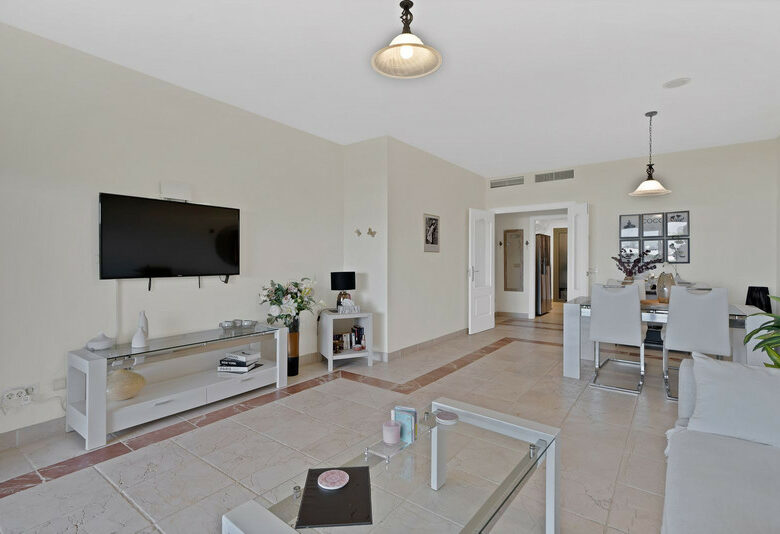 FOR SALE 🏡 Ground Floor Garden Apartment – Benatalaya, Atalaya, Estepona