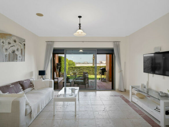 FOR SALE 🏡 Ground Floor Garden Apartment – Benatalaya, Atalaya, Estepona