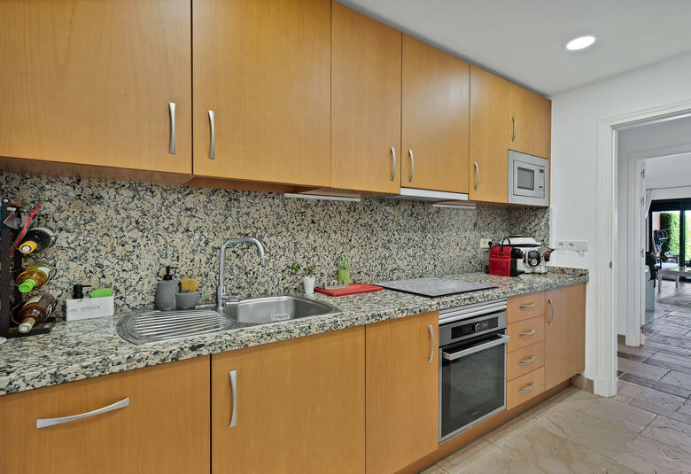 FOR SALE 🏡 Ground Floor Garden Apartment – Benatalaya, Atalaya, Estepona