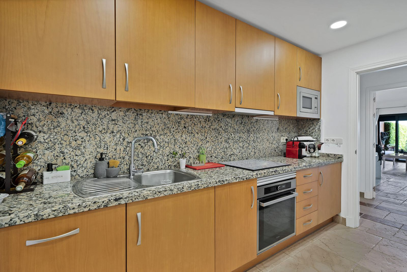 FOR SALE 🏡 Ground Floor Garden Apartment – Benatalaya, Atalaya, Estepona
